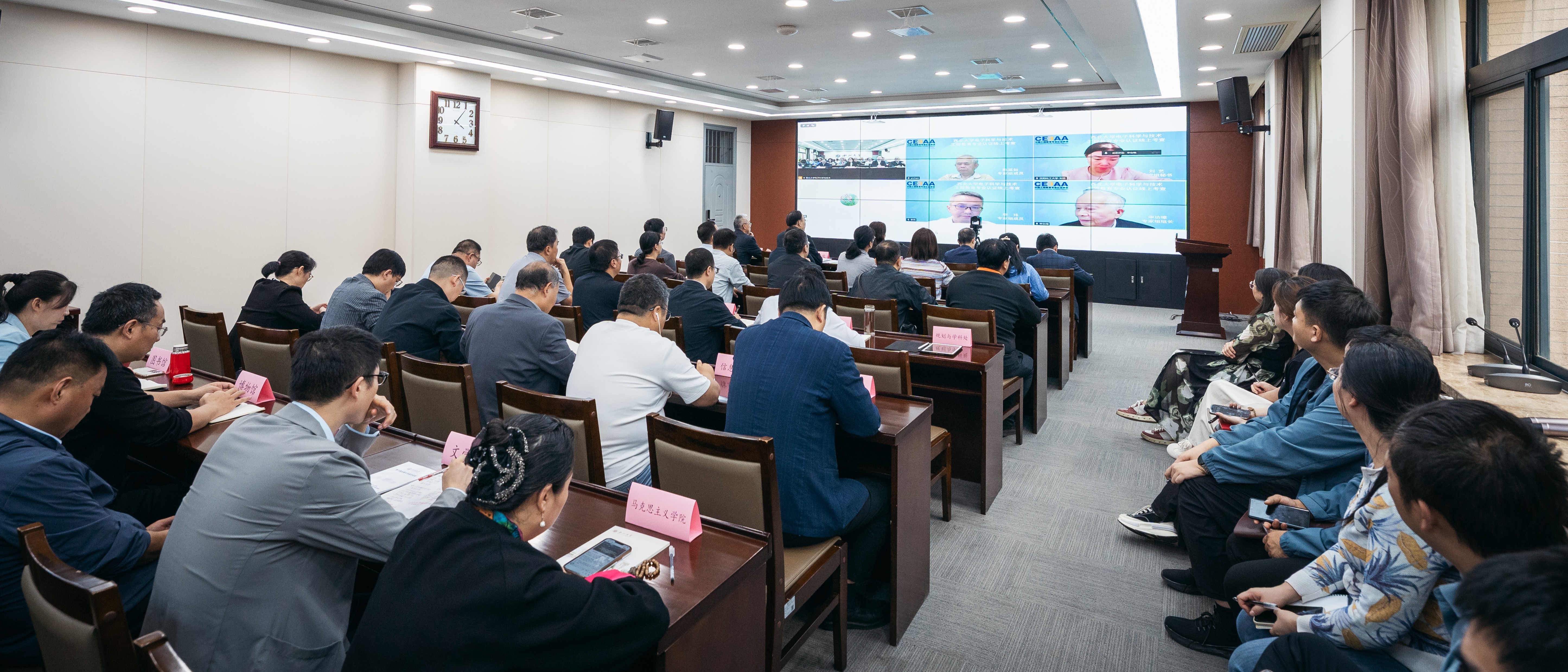 太阳集团电子科学与技术专业接受教育部工程教育专业认证专家组考查